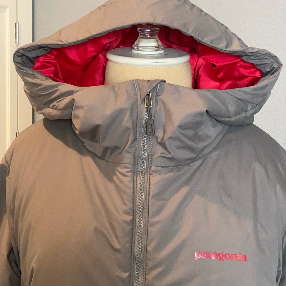 Patagonia Gray Jacket with Red Lining - Picture 2 of 12